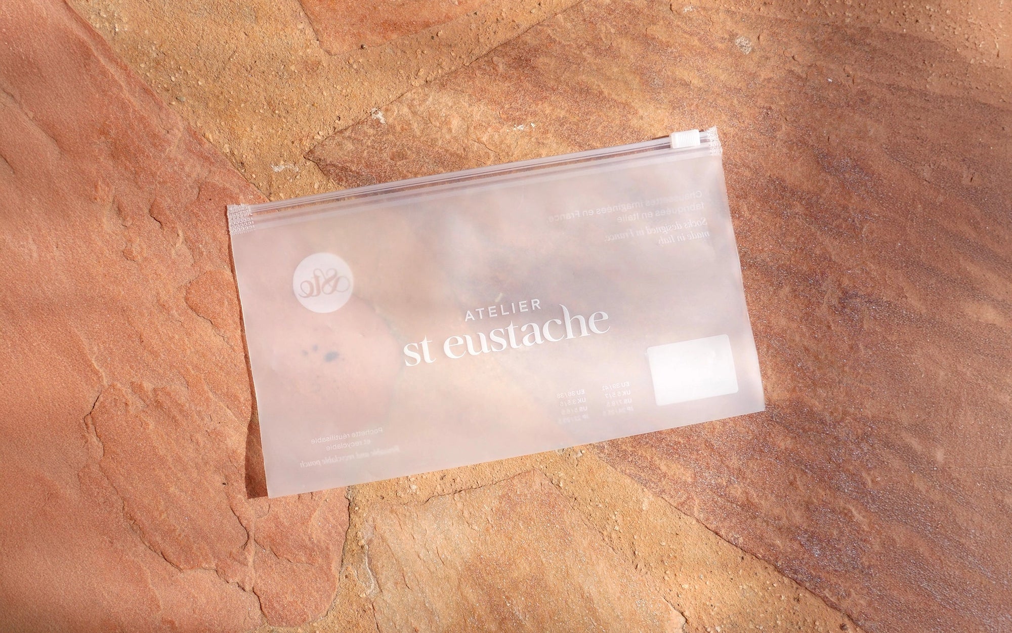 Photo d'une pochette transparente réutilisable Atelier St Eustache