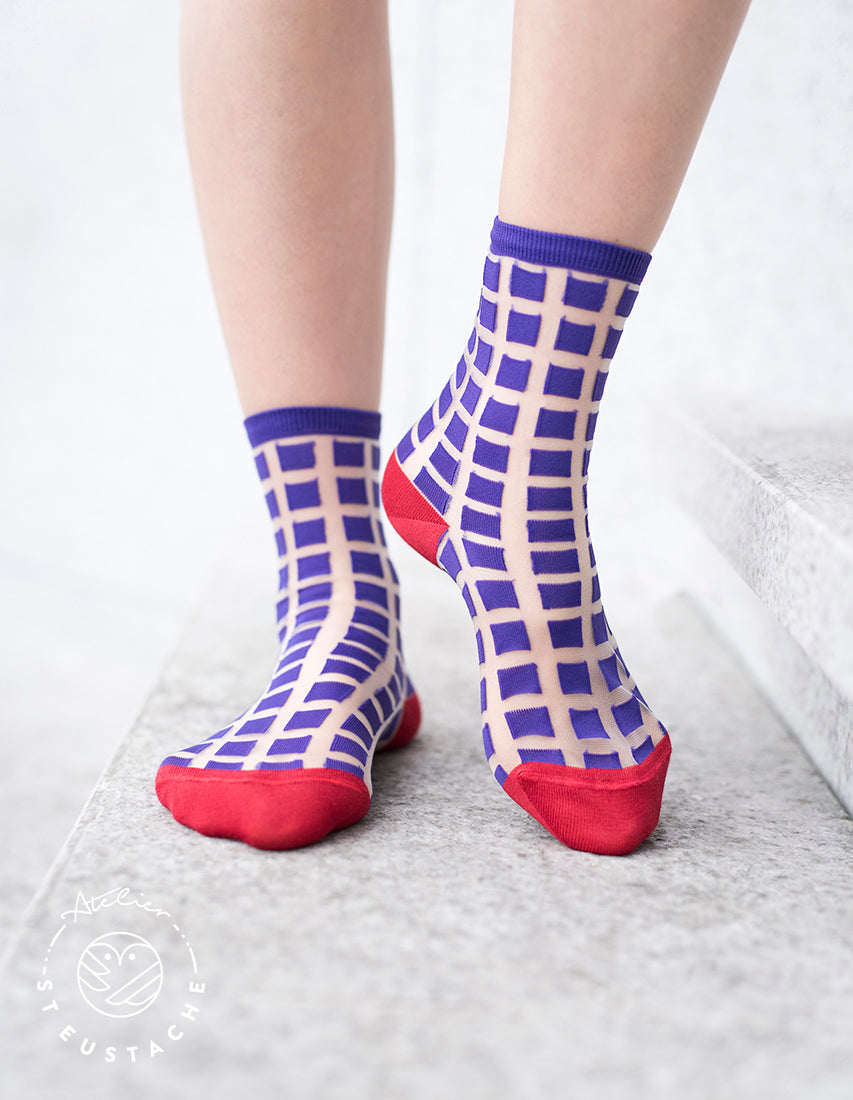 Atelier St Eustache chaussettes transparentes mode femme graphiques design violet